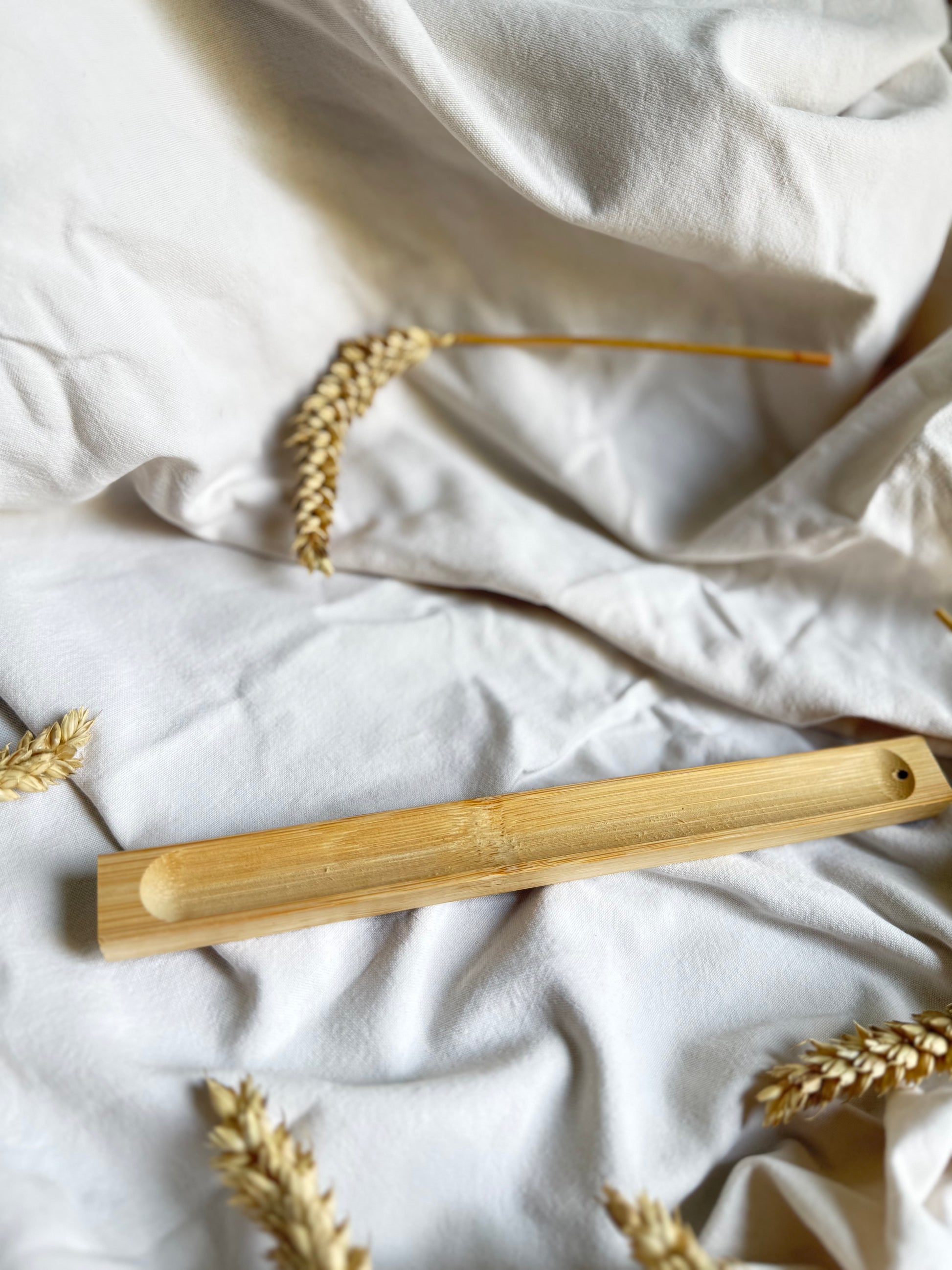 Porte-encens en bois pour accueillir un bâtonnet d’encens — visuel 3 de la galerie