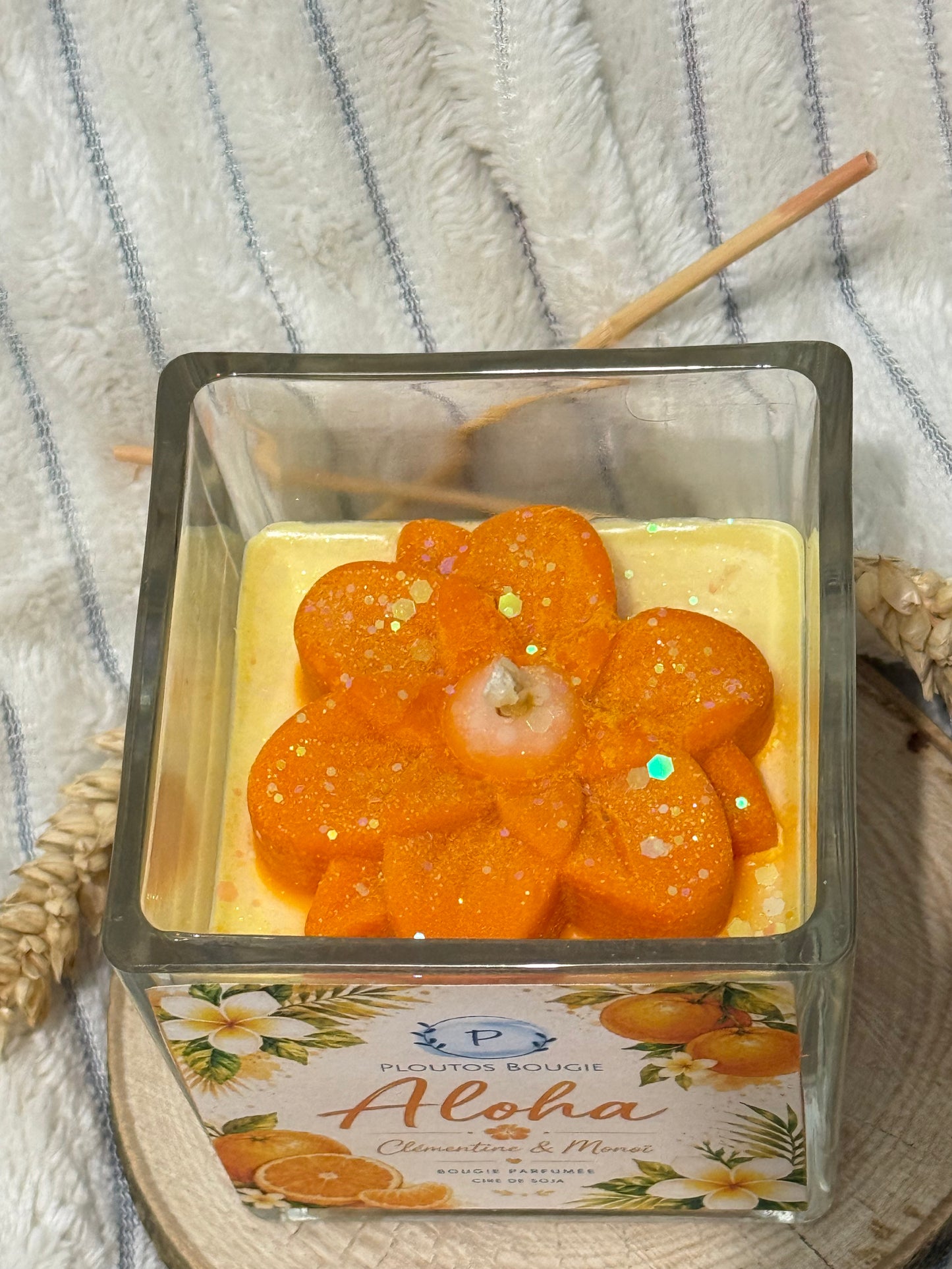 Bougie Aloha en cire de soja, parfum monoï et clémentine — visuel 3 de la galerie